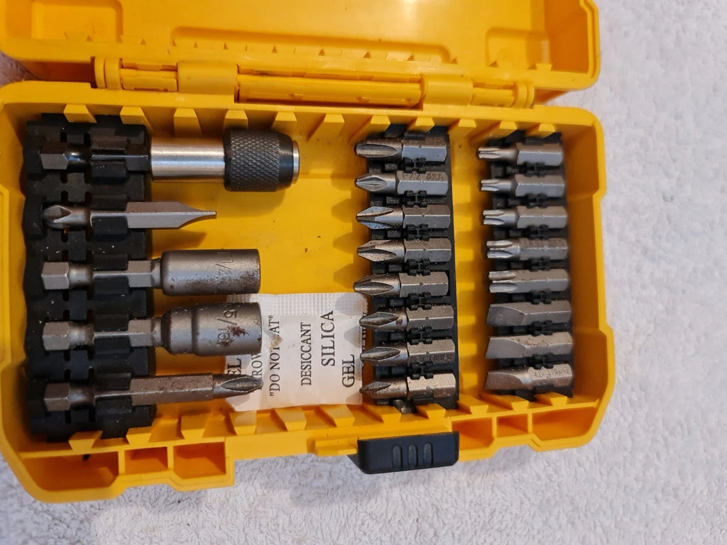 Wera and Dewalt bit set, Wera BC 30 Metal 1 and Dewalt see pictures -