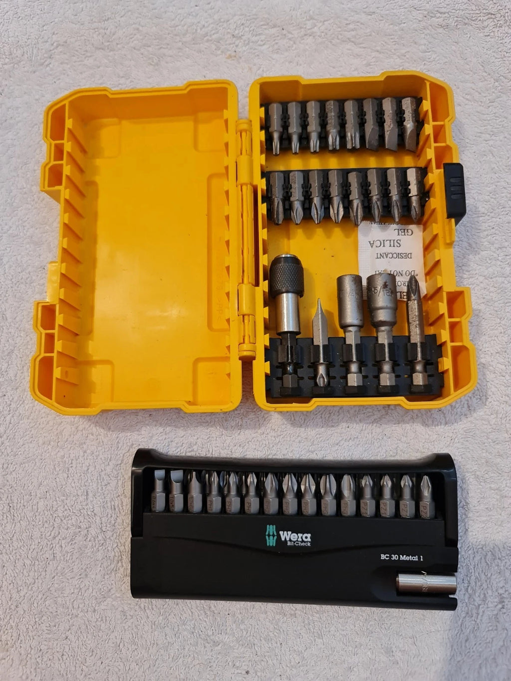 Wera and Dewalt bit set, Wera BC 30 Metal 1 and Dewalt see pictures -
