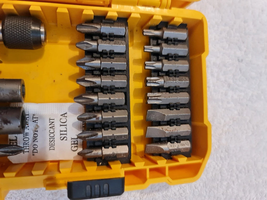 Wera and Dewalt bit set, Wera BC 30 Metal 1 and Dewalt see pictures -