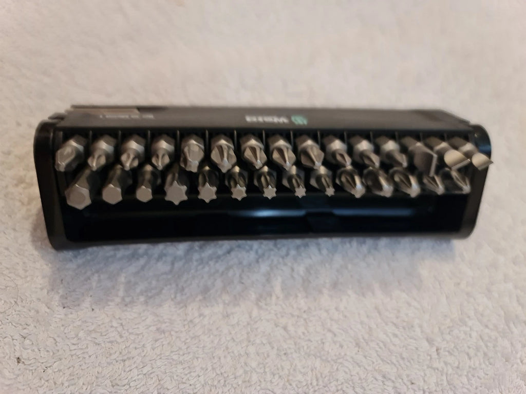 Wera and Dewalt bit set, Wera BC 30 Metal 1 and Dewalt see pictures -