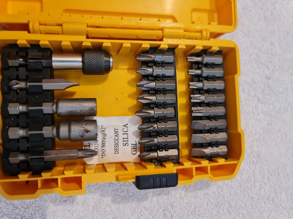 Wera and Dewalt bit set, Wera BC 30 Metal 1 and Dewalt see pictures -