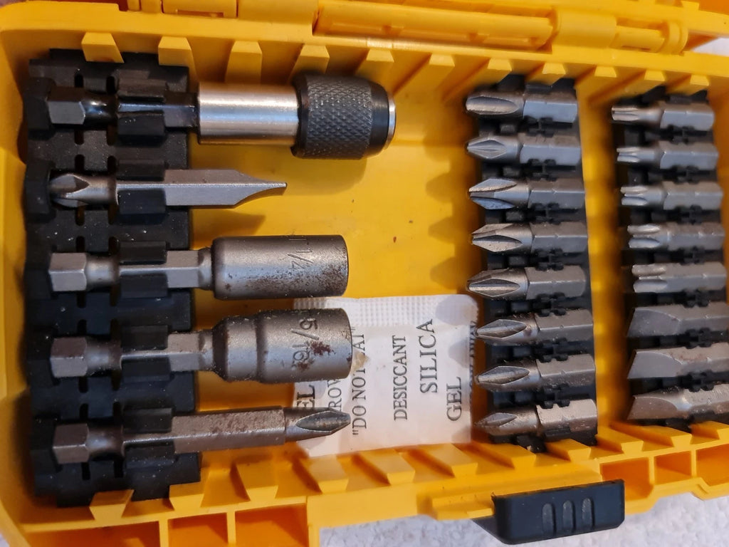 Wera and Dewalt bit set, Wera BC 30 Metal 1 and Dewalt see pictures -