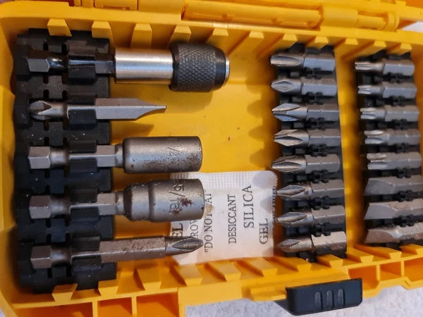 Wera and Dewalt bit set, Wera BC 30 Metal 1 and Dewalt see pictures -
