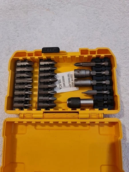Wera and Dewalt bit set, Wera BC 30 Metal 1 and Dewalt see pictures -