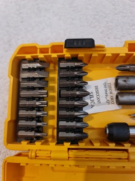 Wera and Dewalt bit set, Wera BC 30 Metal 1 and Dewalt see pictures -