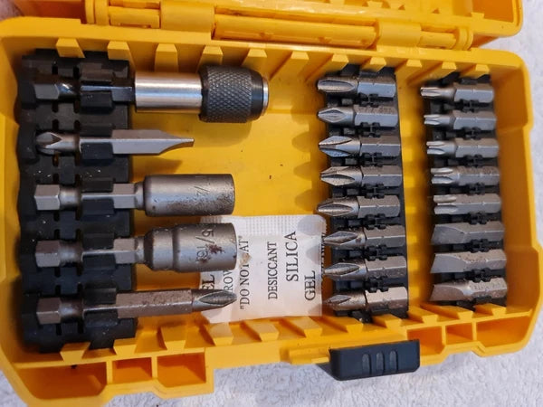 Wera and Dewalt bit set, Wera BC 30 Metal 1 and Dewalt see pictures -