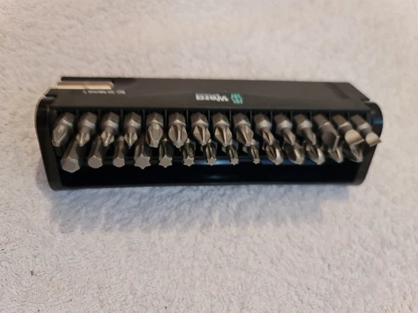 Wera and Dewalt bit set, Wera BC 30 Metal 1 and Dewalt see pictures -
